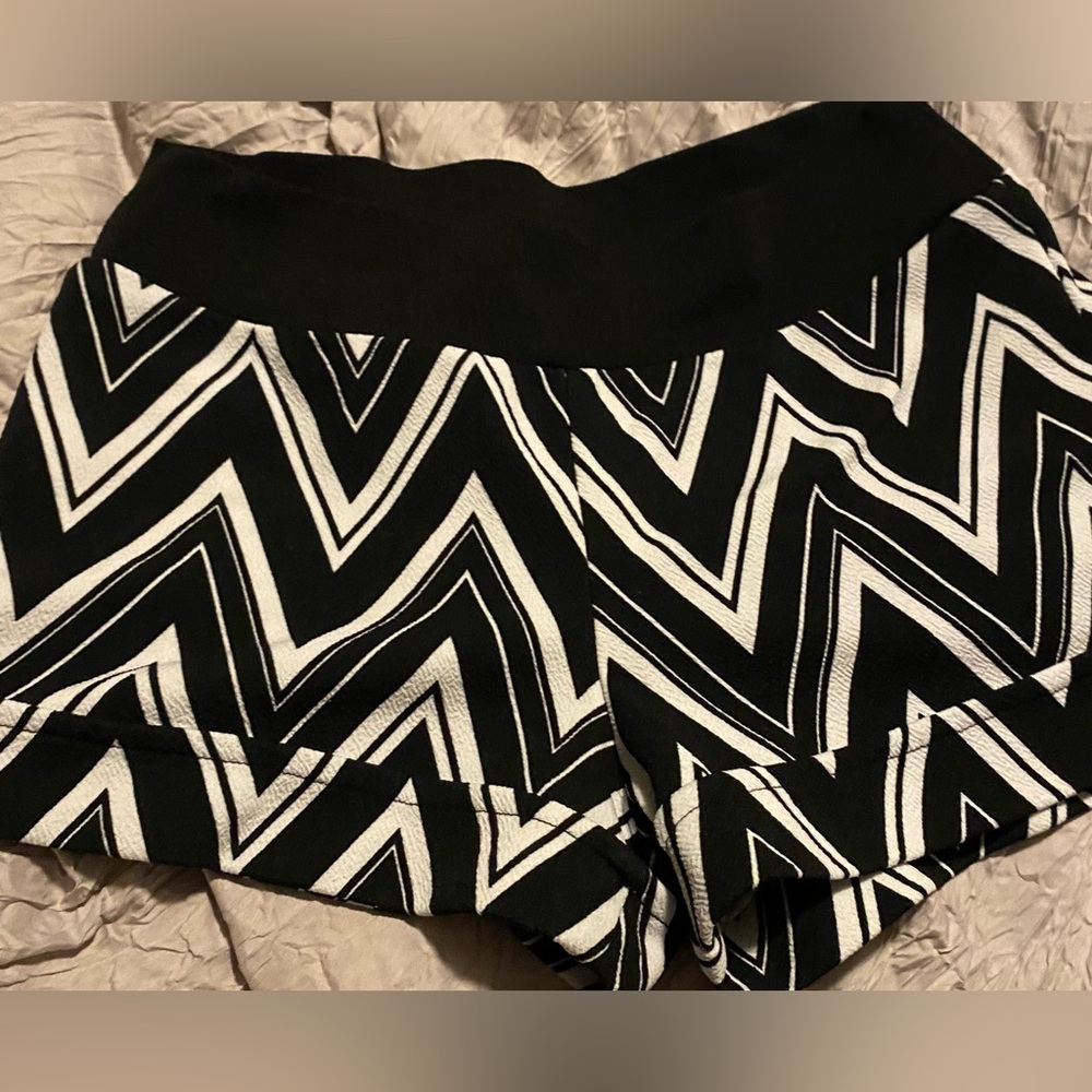 Black and white zig zag shorts